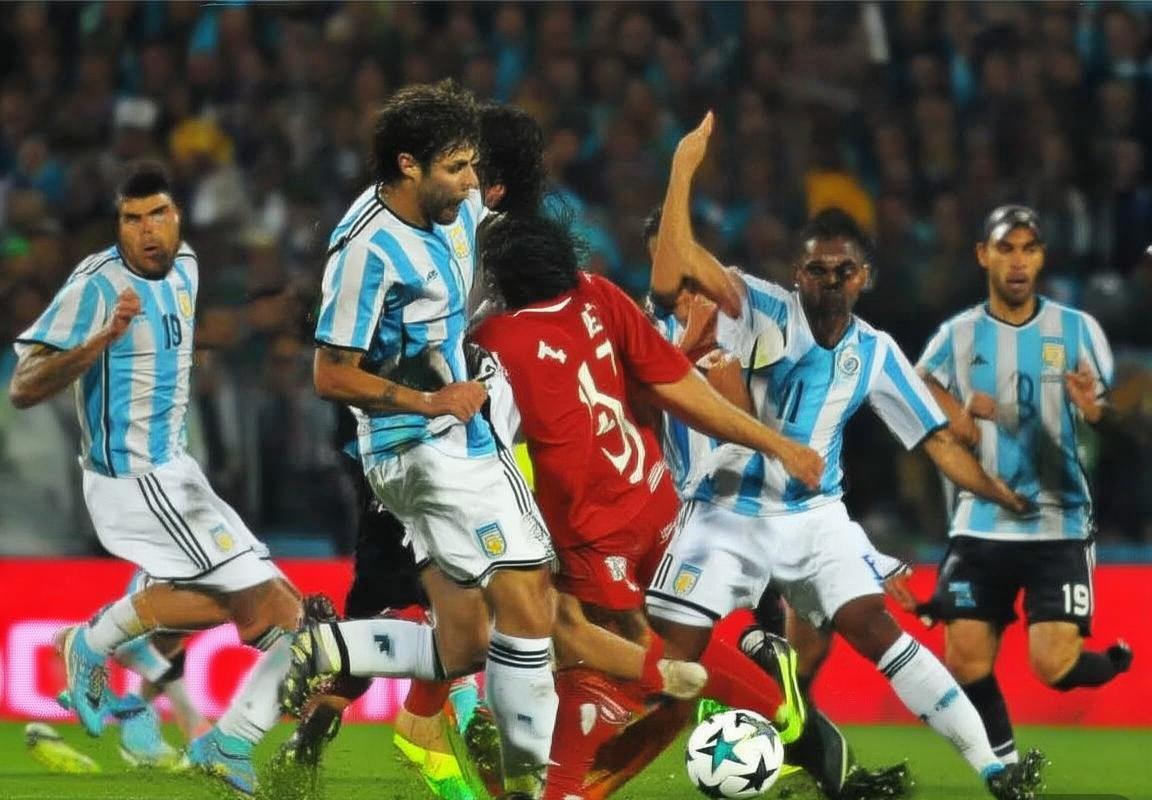 阿赫利VS中国球队：足球赛事中的文化交融与球迷热情(图3)